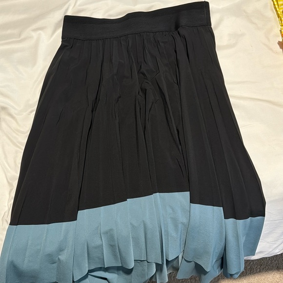 Athleta skirt. Tag is off but never worn. Size medium - Picture 1 of 3